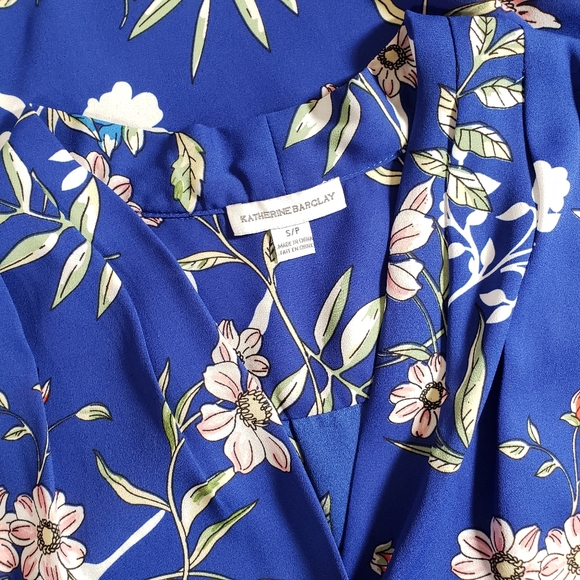 💥CLOSING SALE💥 Cobalt Blue Floral Blouse - Picture 2 of 5